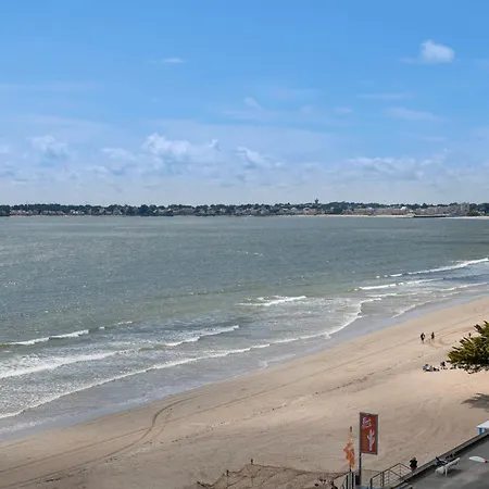 La Baule, 30m De La Et Proche Tous Commerces Daire
